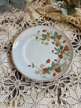 Avon White Strawberry Motif Ceramic Salad Plate with Gold Trim